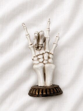 Witchy gothic skeleton ‘rock on’ decor